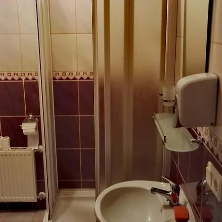Posh Backpackers Ostello